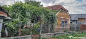 Casa cu doua corpuri