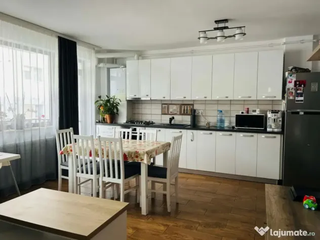 Apartament 3 camere, 61 mp+2 balcoane 10mp ,zona Stejarului - Floresti (Cluj)