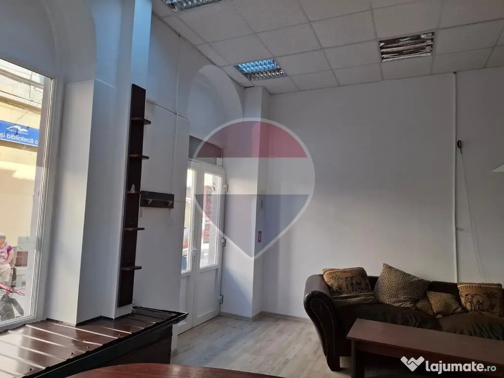 Spațiu comercial de închiriat, 35 mp, în zona Ultracen... - Arad (Arad)