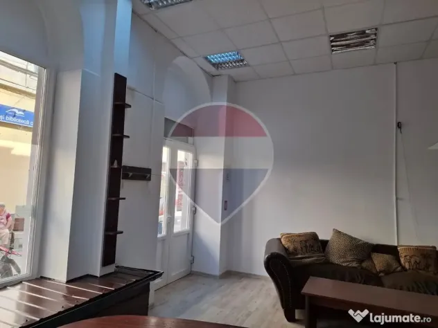 Spațiu comercial de închiriat, 35 mp, în zona Ultracen... - Arad (Arad)