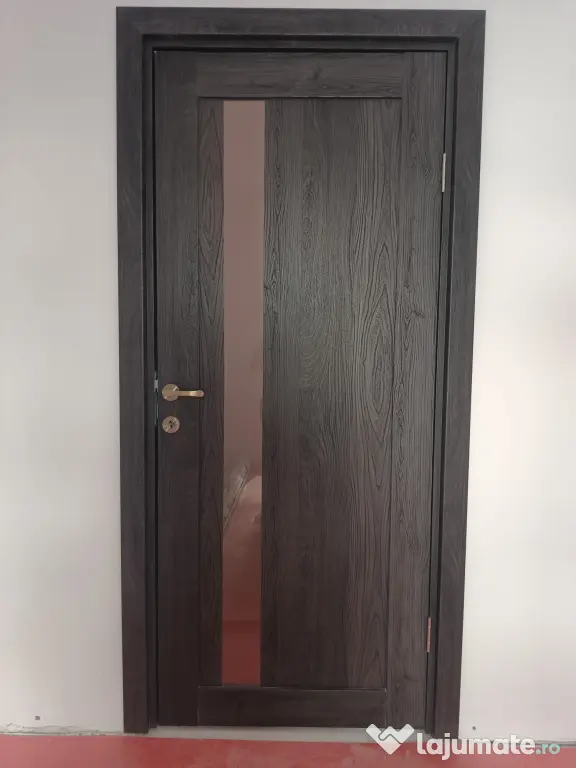 Vand 3 usi de interior , noi .