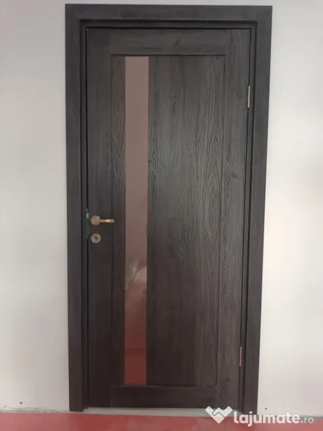Vand 3 usi de interior , noi .