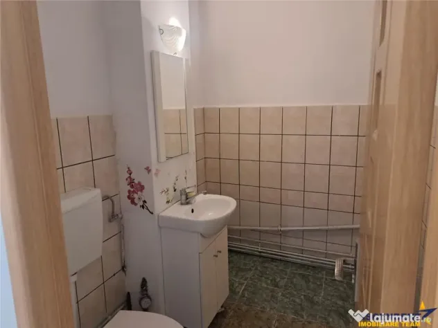 De inchiriat: Spatiu comercial aflat in zona centrala, Sfant - Sfantu Gheorghe (Covasna)