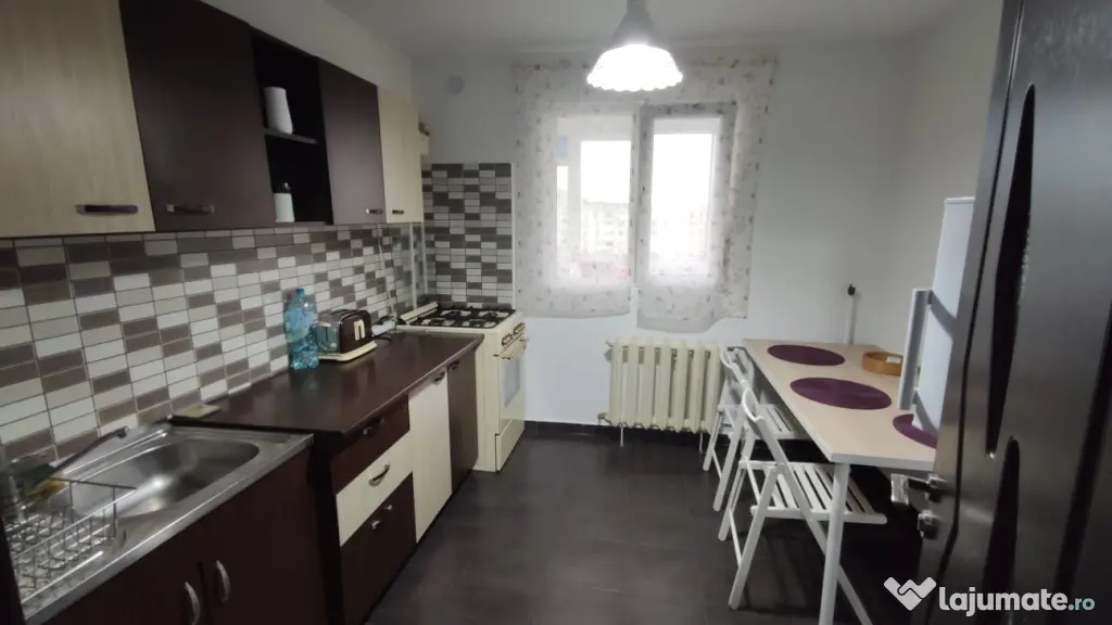 Apartament de vanzare 3 camere str. Slt. Popa