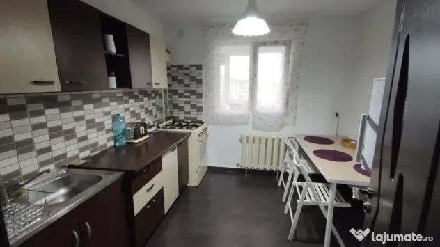 Apartament de vanzare 3 camere str. Slt. Popa