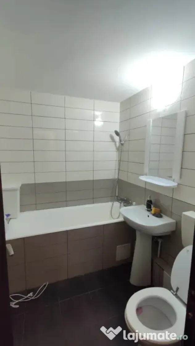 Apartament de vanzare 3 camere str. Slt. Popa