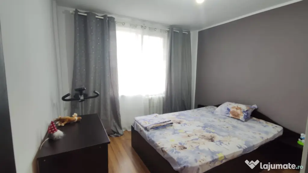 Apartament de vanzare 3 camere str. Slt. Popa