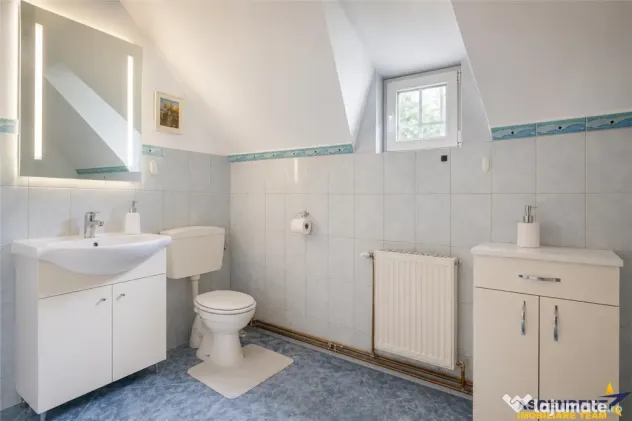 Vila traditionala, cu domeniu de 5.025 mp, pe aripa Cetatii - Brasov (Brasov)
