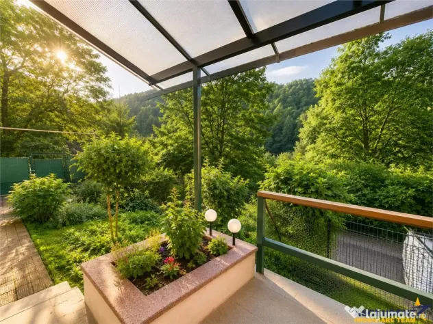 Vila traditionala, cu domeniu de 5.025 mp, pe aripa Cetatii - Brasov (Brasov)