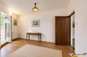 Vila traditionala, cu domeniu de 5.025 mp, pe aripa Cetatii