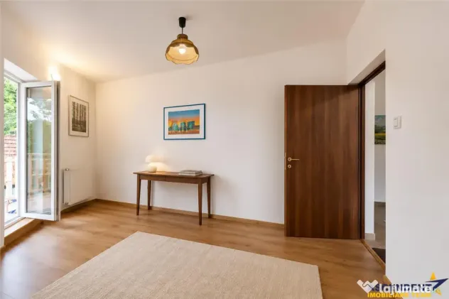 Vila traditionala, cu domeniu de 5.025 mp, pe aripa Cetatii - Brasov (Brasov)