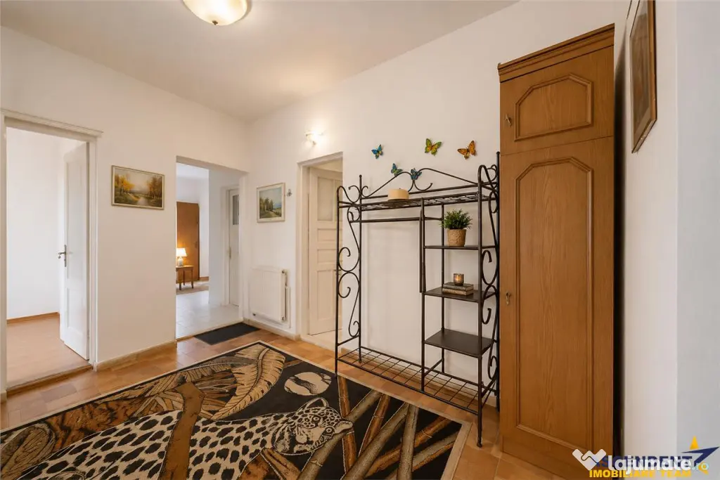 Vila traditionala, cu domeniu de 5.025 mp, pe aripa Cetatii - Brasov (Brasov)