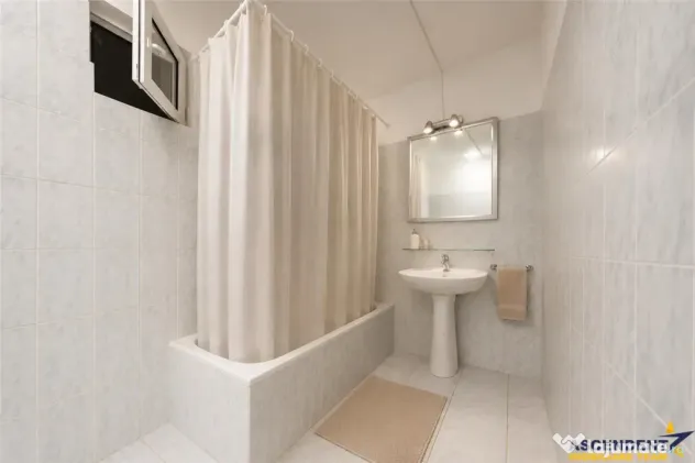 Vila traditionala, cu domeniu de 5.025 mp, pe aripa Cetatii - Brasov (Brasov)