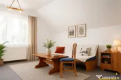Vila traditionala, cu domeniu de 5.025 mp, pe aripa Cetatii