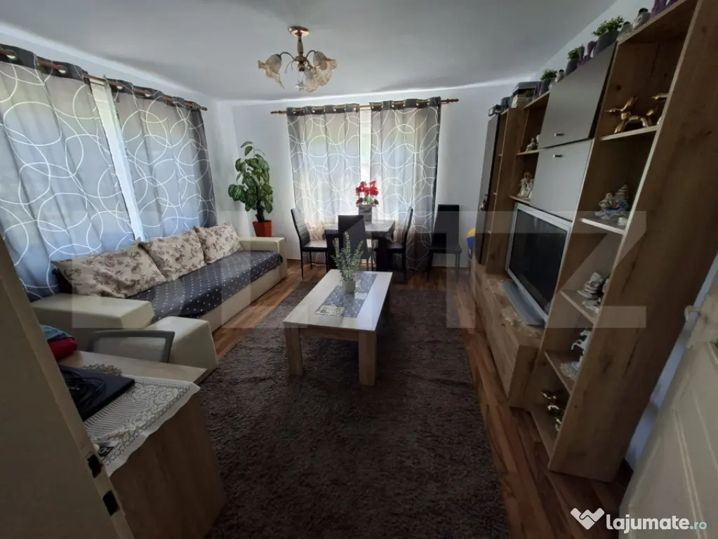 Două case, garaj și 1.370 mp de teren, amplasată la DN, ? - Lesnic (Hunedoara)
