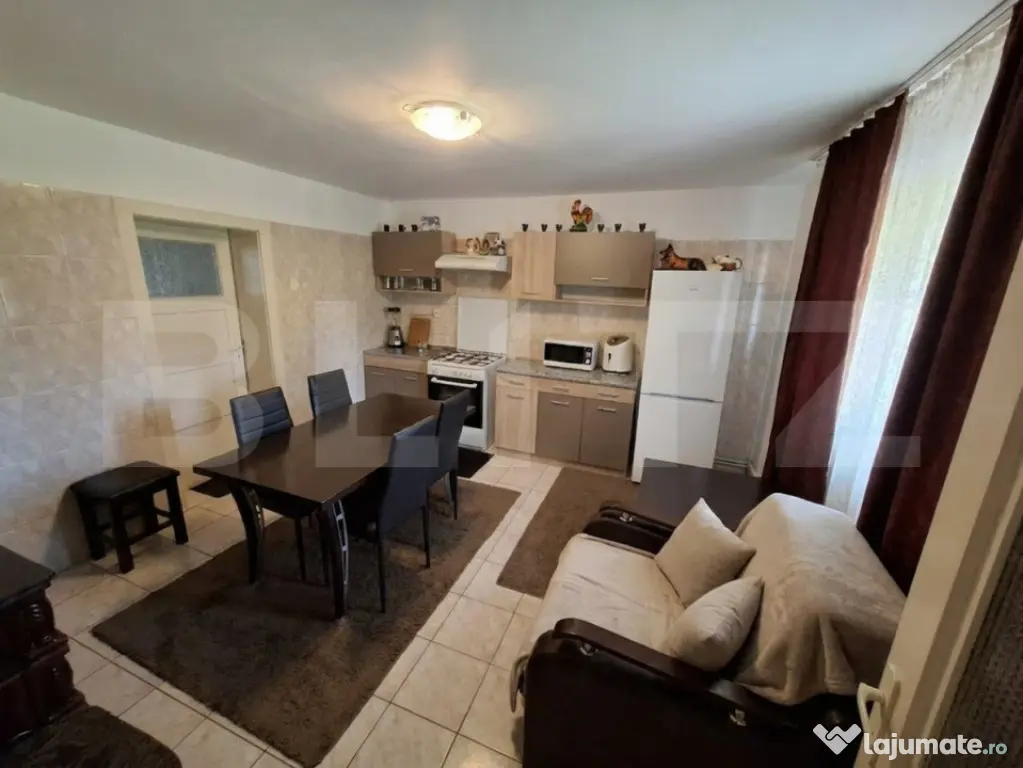 Două case, garaj și 1.370 mp de teren, amplasată la DN, ? - Lesnic (Hunedoara)