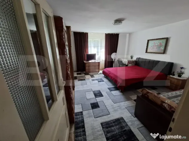 Două case, garaj și 1.370 mp de teren, amplasată la DN, ? - Lesnic (Hunedoara)