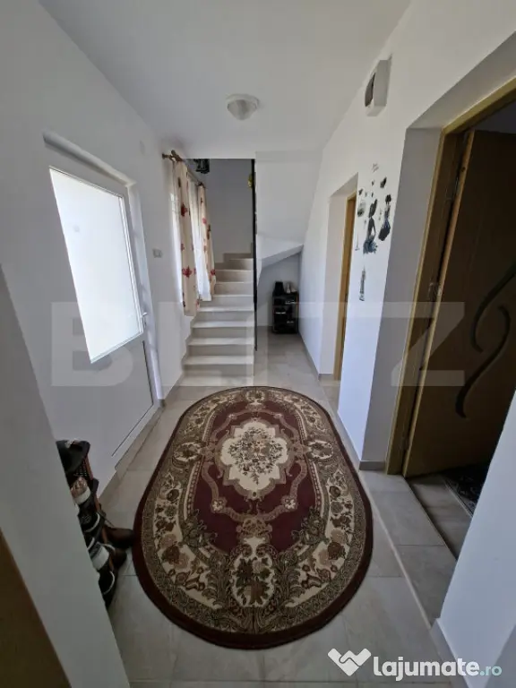 Două case, garaj și 1.370 mp de teren, amplasată la DN, ? - Lesnic (Hunedoara)
