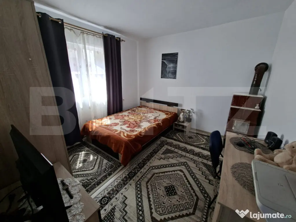 Două case, garaj și 1.370 mp de teren, amplasată la DN, ? - Lesnic (Hunedoara)