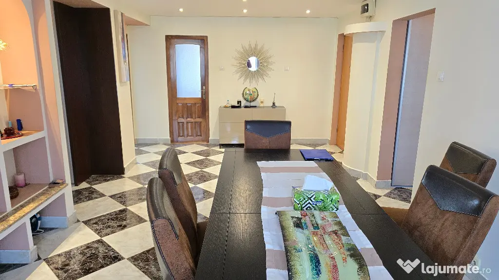 Vand apartament 4 camere cu GARAJ in Deva, zona Dorobanti, etaj 2, - Deva (Hunedoara)