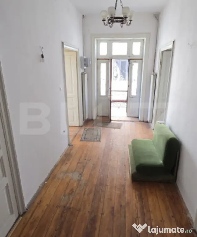 Casă boierească P+M, 7 camere, 227 mp utili, în zona cent - Craiova (Dolj)