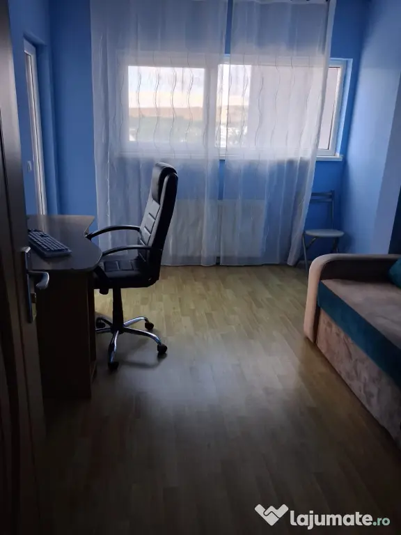 Vand apartament 3 camere zona Kaufland.