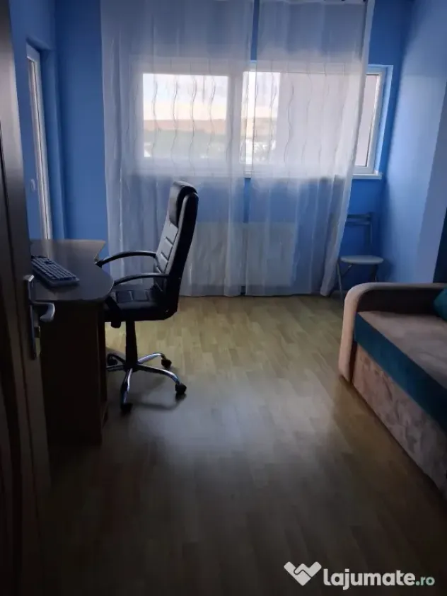 Vand apartament 3 camere zona Kaufland.