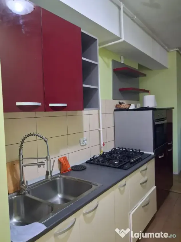 Vand apartament 3 camere zona Kaufland.