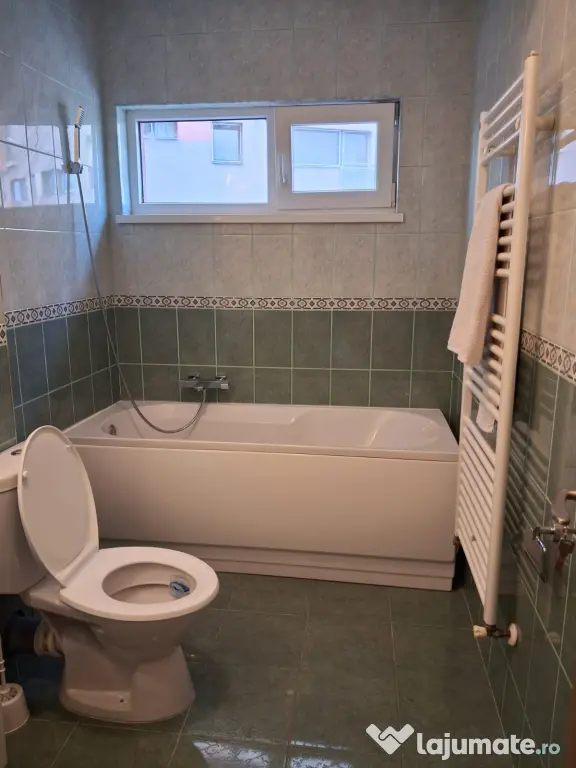 Vand apartament 3 camere zona Kaufland.