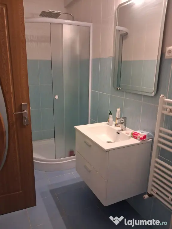 Vand apartament 3 camere zona Kaufland.