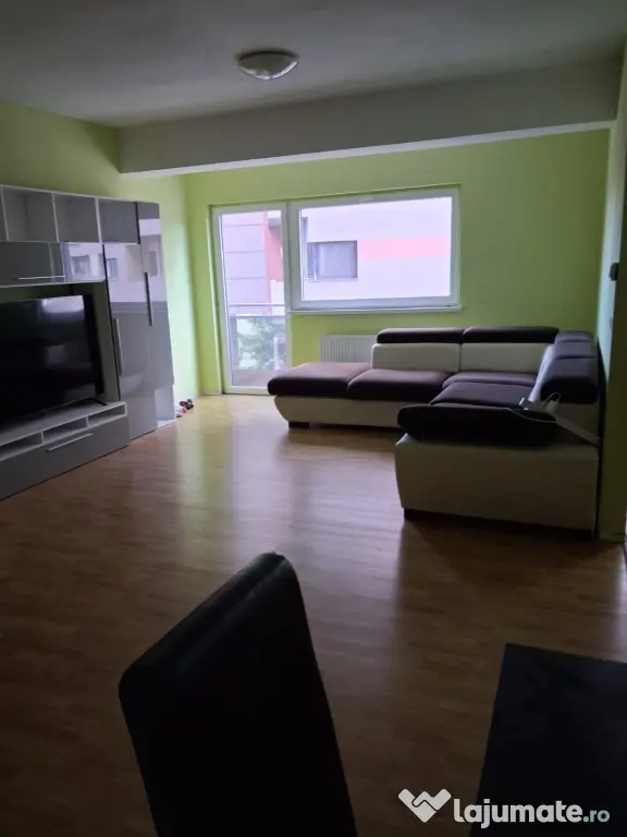 Vand apartament 3 camere zona Kaufland.