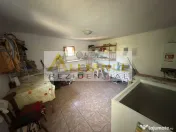 Casa individuala de vanzare in Catelu - 14 camere - teren... 