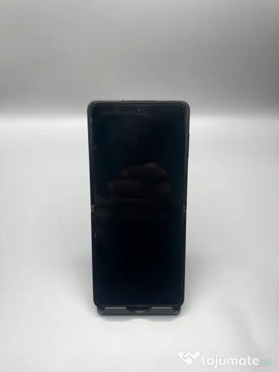 Samsung Galaxy Z Flip 7 Memorie: 256GB RAM: 12GB Baterie: 4300 mAh ID_1103