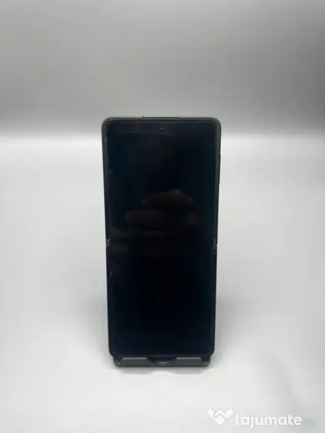 Samsung Galaxy Z Flip 7 Memorie: 256GB RAM: 12GB Baterie: 4300 mAh ID_1103