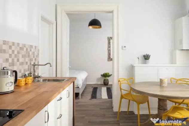3 apartamente transfer afacere, locuri parcare, Centrul Is - Brasov (Brasov)