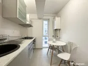 Apartament intr-un bloc retras, cu centrala si parcare 