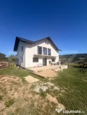 Casa etaj, 165 mp utili, 3600 mp tere si Iaz de pescuit -Dar 