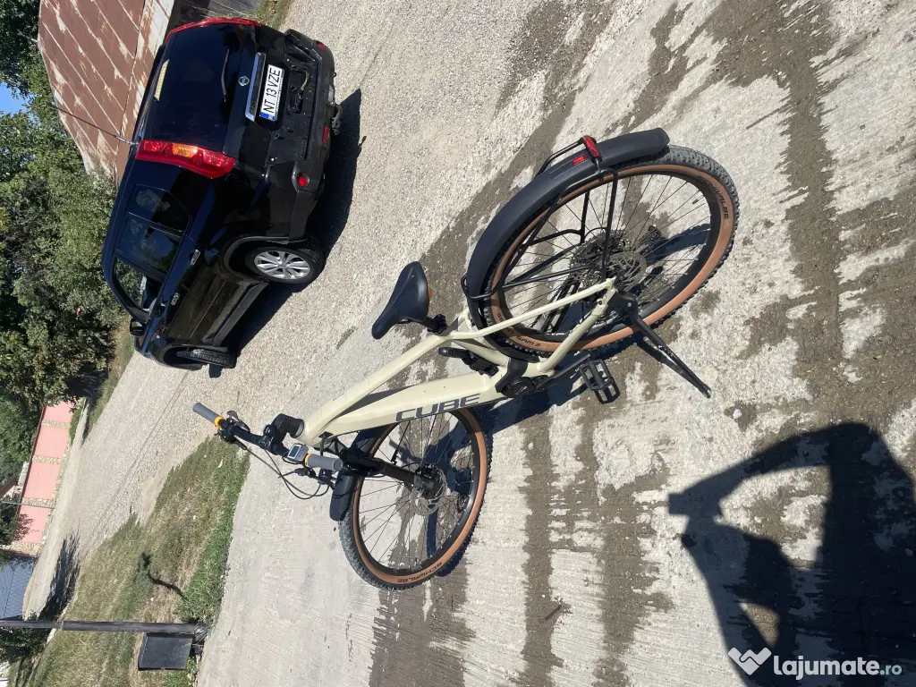 Bicicletă electrică cube