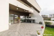Casa exclusivistă 5 camere cu vedere panoramică Mioveni... 