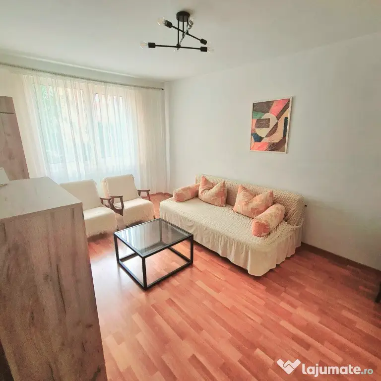 Inchiriez apartament cu doua camere in zona centrala - Brasov (Brasov)