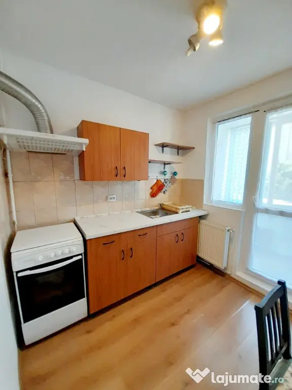 Inchiriez apartament cu doua camere in zona centrala - Brasov (Brasov)