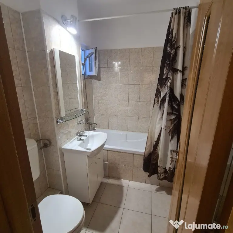 Inchiriez apartament cu doua camere in zona centrala - Brasov (Brasov)