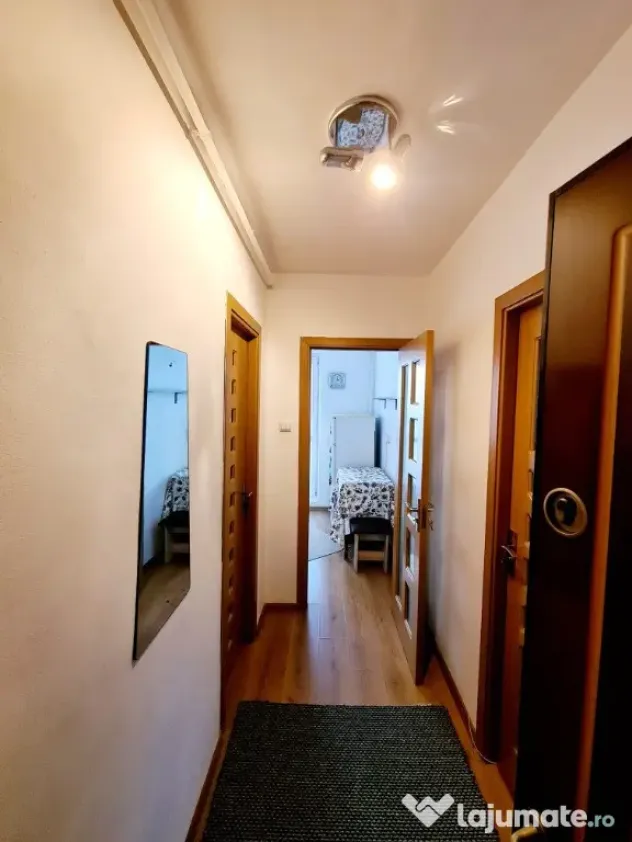 Inchiriez apartament cu doua camere in zona centrala - Brasov (Brasov)