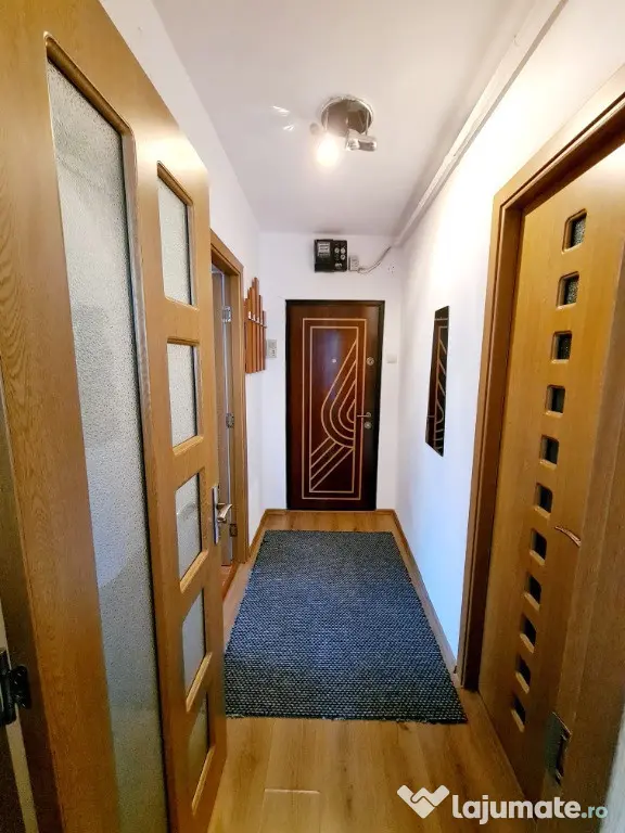 Inchiriez apartament cu doua camere in zona centrala - Brasov (Brasov)