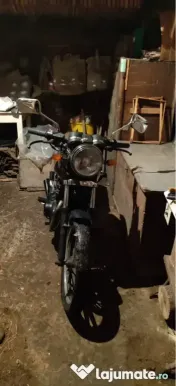 Motocicletă Suzuki, proiect custom scrambler cafe racer 