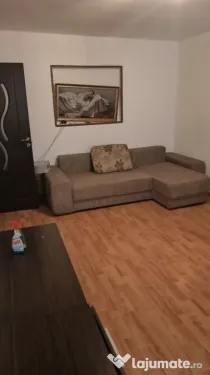 Particular vând apartament cu 2 camere decomandat zona Intim