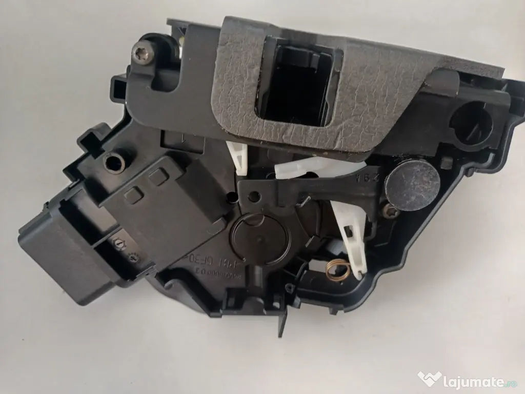 Broască ușă stânga față LR091344 Range Rover / Land Rover 8X2A-21813-BE