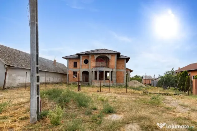 Vilă cu 5 camere de vânzare - Semlac - Semlac (Arad)
