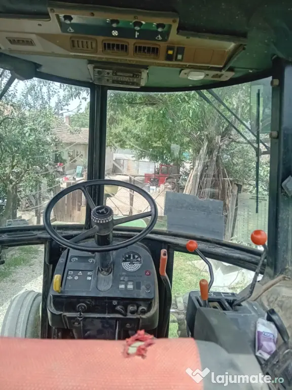 Vând tractor John deere 2140