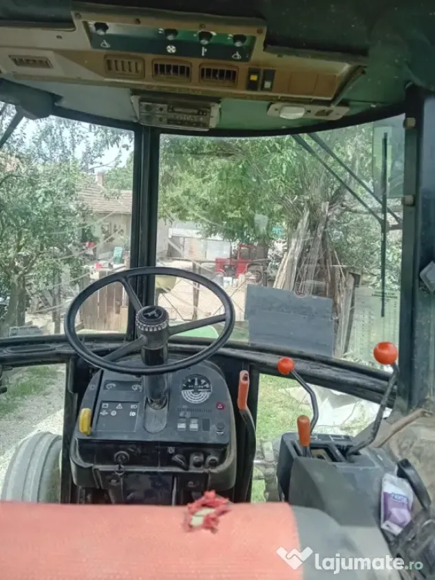 Vând tractor John deere 2140